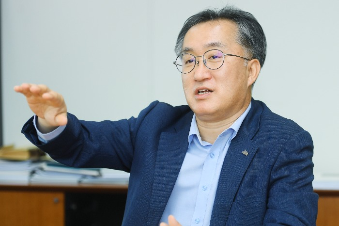 Huh　Sung-moo,　CIO　of　Korea　Scientists　and　Engineers　Mutual-Aid　Association