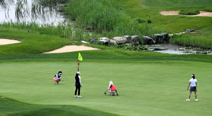 MBK sells Japan golf club to SoftBank's Fortress for .5 bn