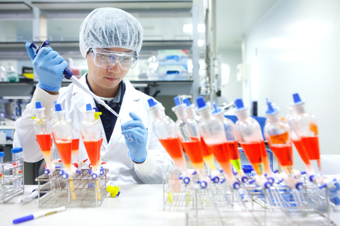 A　researcher　at　SK　Bioscience's　lab　facility
