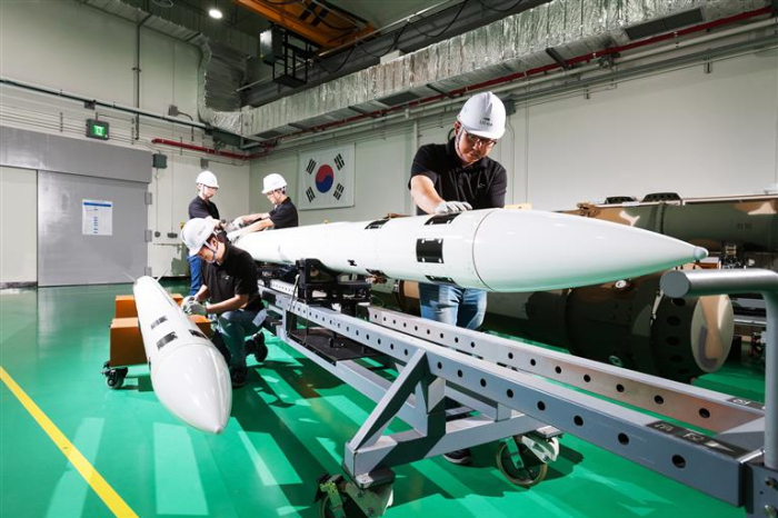 LIG　Nex1's　mid-range　surface-to-air　missile　(M-SAM)　Cheongung