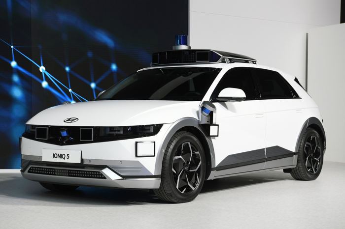 Hyundai's　IONIQ　5-based　autonomous　robotaxi