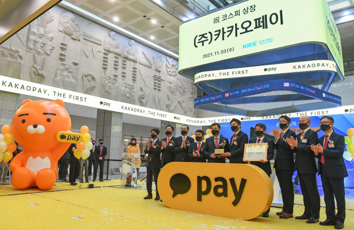KakaoPay leadership and stakeholders on the day of its Nov 3, 2021 IPO