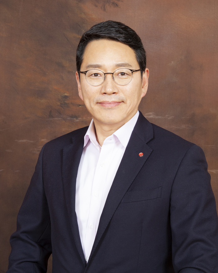 Cho　Joo-wan　was　named　as　LG　Elec's　new　CEO　at　a　board　meeting　on　Nov.　25.