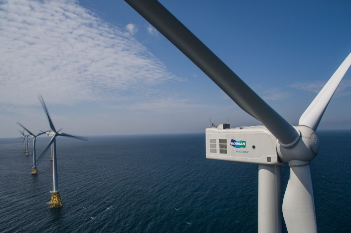 Doosan's　wind　power　turbines　installed　off　the　coast　of　Jeju　Island,　Korea