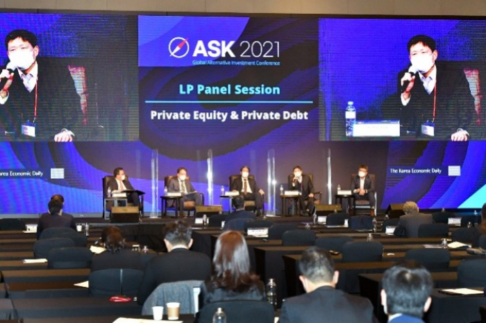 Korea　Post's　alternative　investment　division　head　Charles　Lim　speaks　at　ASK　2021