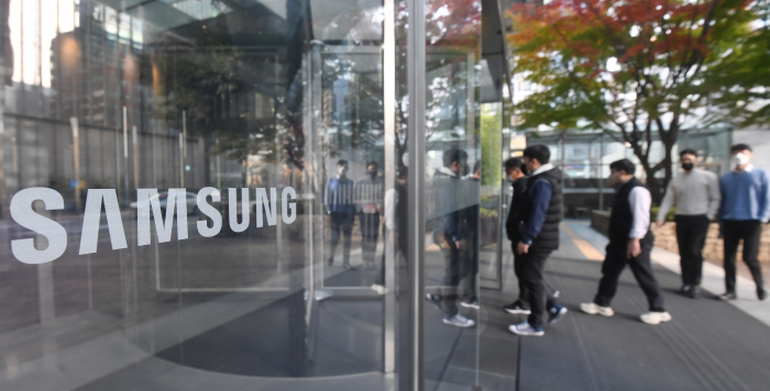 Samsung　to　adopt　flatter　hierarchy　to　lure　young　talent