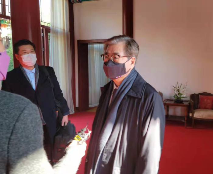韩国国家安保室长徐薰抵达天津。