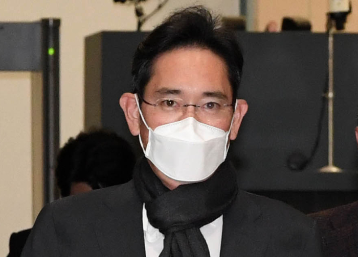 Samsung's de facto leader Jay Y. Lee returns to Korea from his four-day trip to the UAE and Saudi Arabia