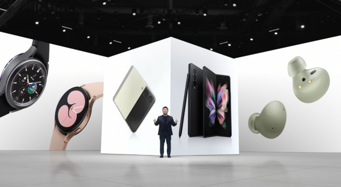 Roh Tae-moon, head of Samsung's mobile business, at Galaxy Unpacked 2021