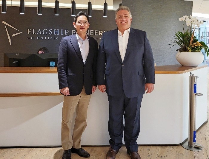Samsung Electronics Vice Chairman Jay Y. Lee (left) and Moderna co-founder Noubar Afeyan