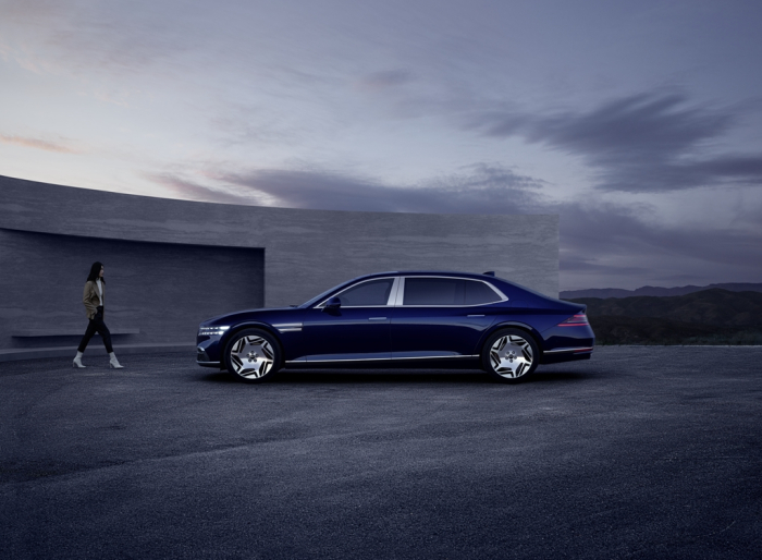 Hyundai　Motor's　redesigned　Genesis　G90　with　a　long　wheelbase