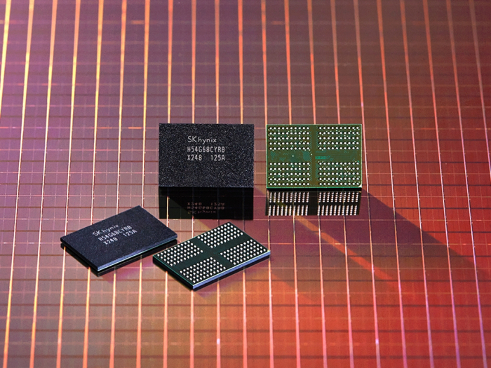 SK　Hynix's　10-nm　DRAM　chip　with　EUV　technology