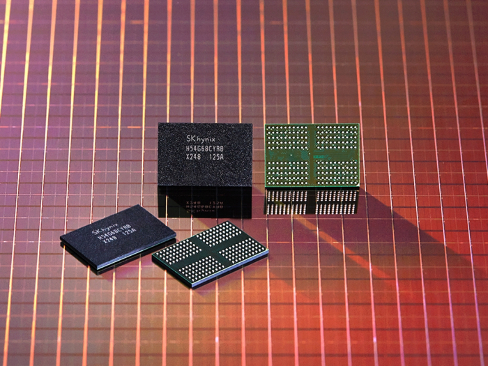 SK Hynix's 10-nm DRAM chip with EUV technology