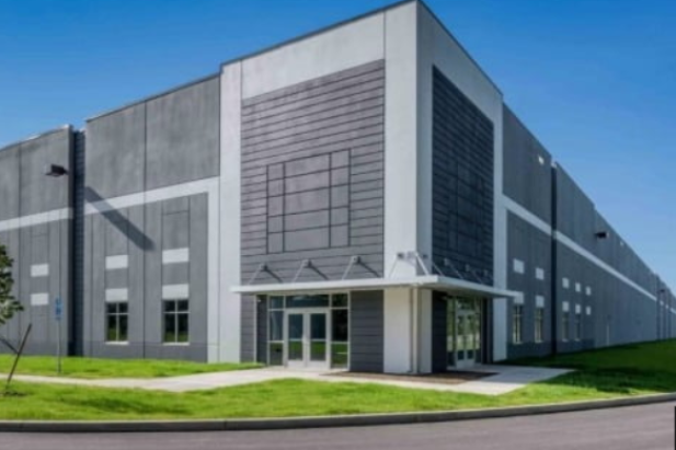 Amazon　warehouse　under　construction　in　Albany,　New　York