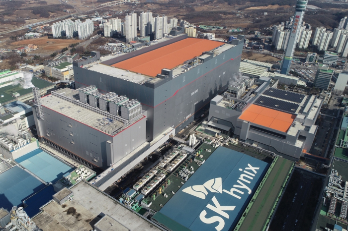 SK　Hynix's　DRAM　plant　in　Icheon,　South　Korea