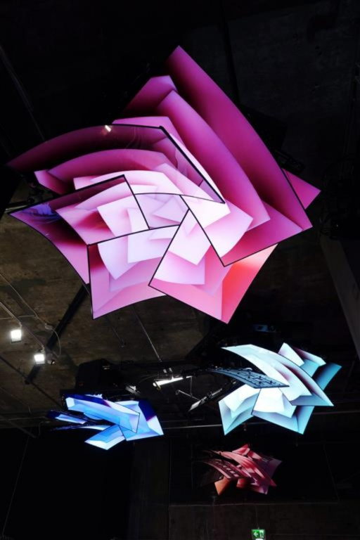 Multimedia　art　using　LG　Display's　OLED　panels　in　London,　England