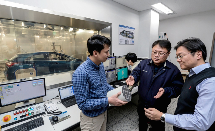 Researchers　at　the　Namyang　R&D　Center　(Courtesy　of　Hyundai　Motor)