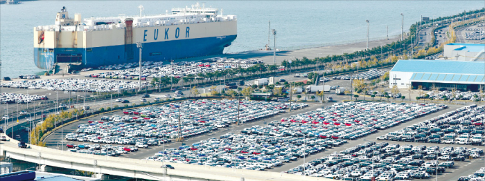 Cars at a port in South Korea