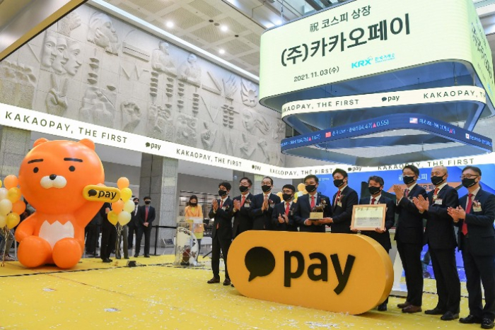 Executives of Kakao Pay during the fintech company's IPO on Nov. 03.