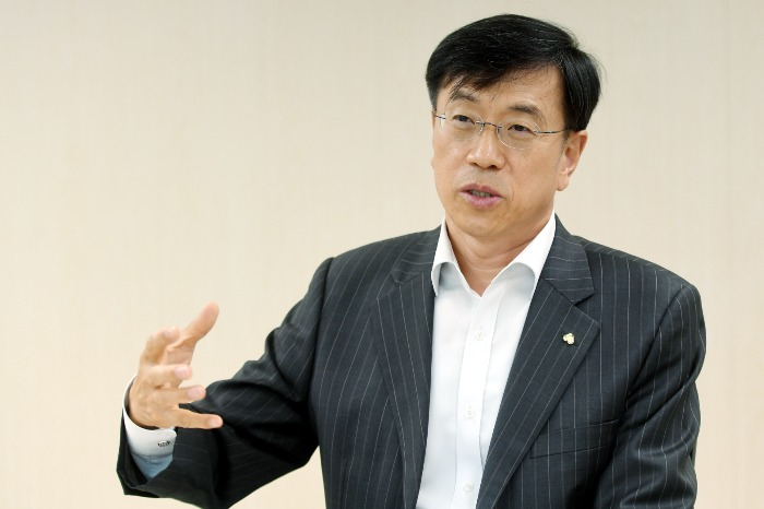 KFCC's　CIO　Park　Cheon-seok　(Courtesy　of　Huh　Moon-chan)