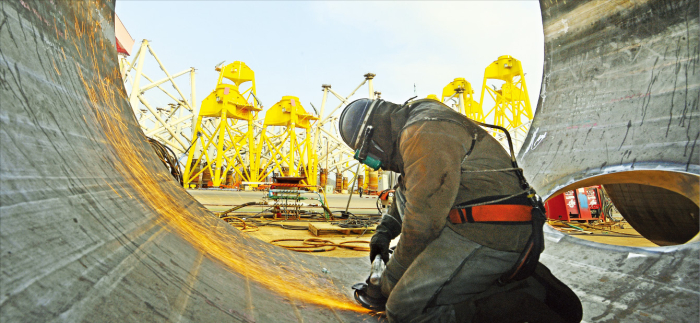 Big 3 Korean shipbuilders win largest orders in 8 yrs