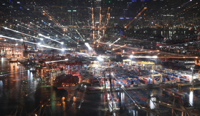 Container　terminals　at　the　Port　of　Busan,　South　Korea