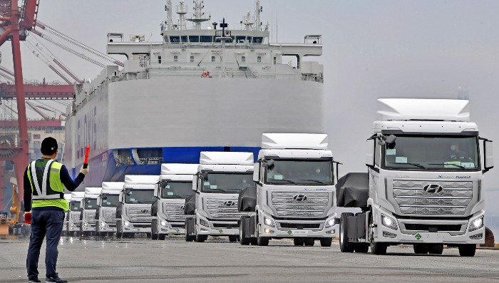 Hyundai　Glovis　is　a　logistics　company　engaged　in　marine　transportation　and　distribution.