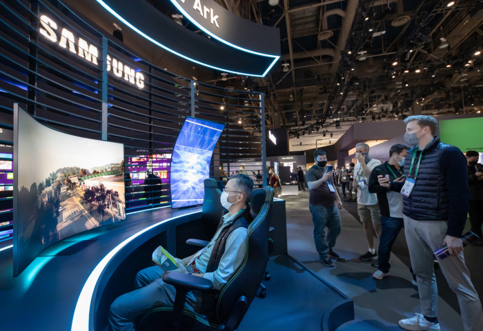 Samsung　unveils　the　55-inch　Odyssey　Ark,　its　largest　curved　gaming　monitor,　at　CES　2022