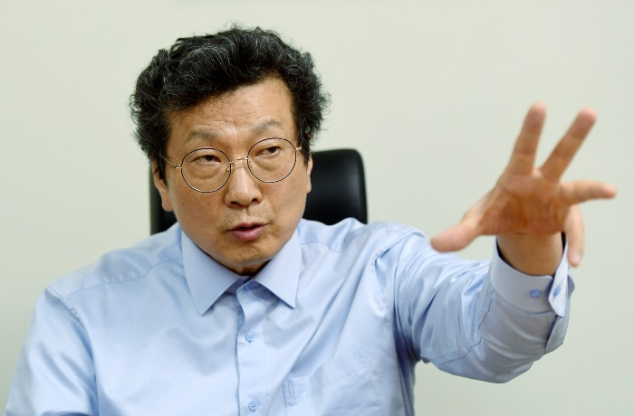 Kang Young-kwon, chairman and chief executive of South Korea's Edison Motors Co.