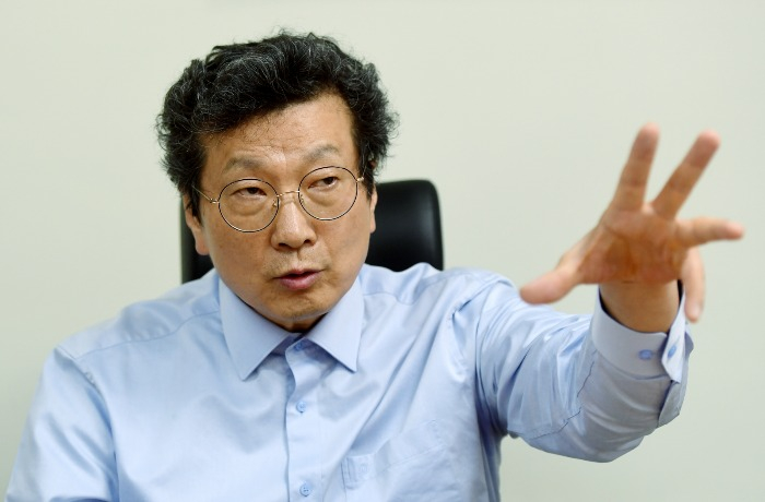 Kang　Young-kwon,　chairman　and　chief　executive　of　South　Korea's Edison　Motors Co.