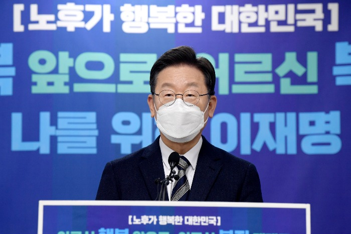 Lee　Jae-myung,　the　presidential　election　candidate　for　the　ruling　Democratic　Party