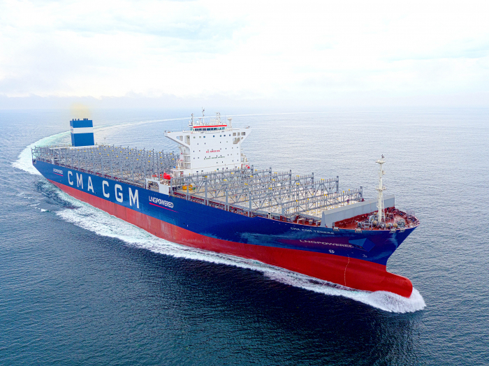 An　LNG-powered　container　ship　built　by　Hyundai　Samho　Heavy　and　delivered　to　Singapore's　Eastern　Pacific　Shipping　in　2020