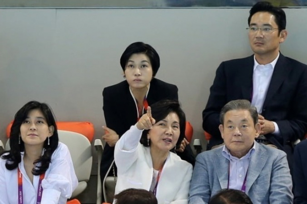 The late Samsung Chairman Lee Kun-hee and his family (Courtesy of Yonhap News)
