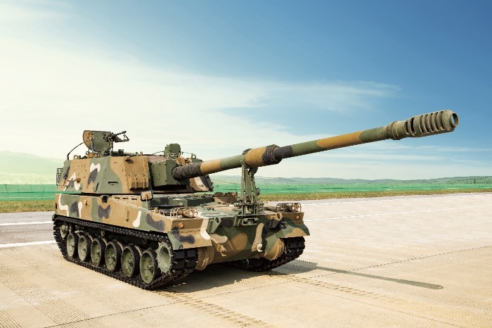 K9　Thunder　is　a　South　Korean　155　mm　self-propelled　howitzer　manufactured　by　Hanwha　Defense