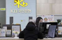 Money flows rush to safer assets in Korea