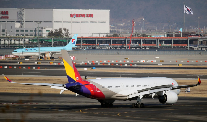 Korean Air and Asiana Airlines aircraft at Incheon International Airport