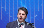 Samsung hires ex-US Amb. Lippert as PR chief for N.American business