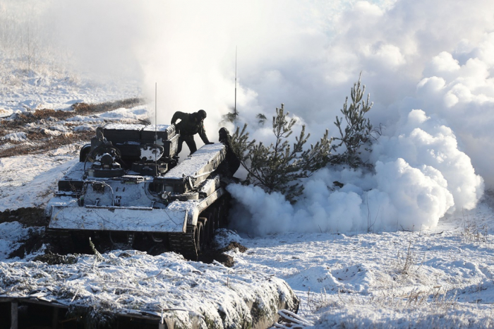 Service members take part in military exercises held by the armed forces of Russia and Belarus at the Gozhsky training ground in the Grodno region of Belarus. (Courtesy of Reuters, Yonhap)