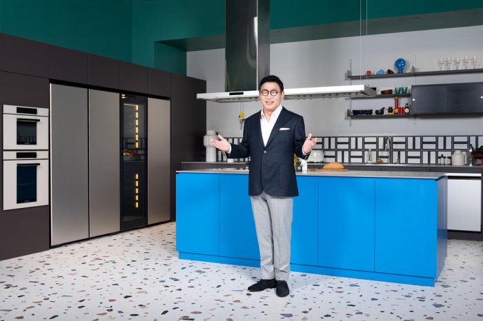 Lee　Jae-seung,　chief　of　Samsung's　home　appliance　business,　unveils　a　new　Bespoke　lineup