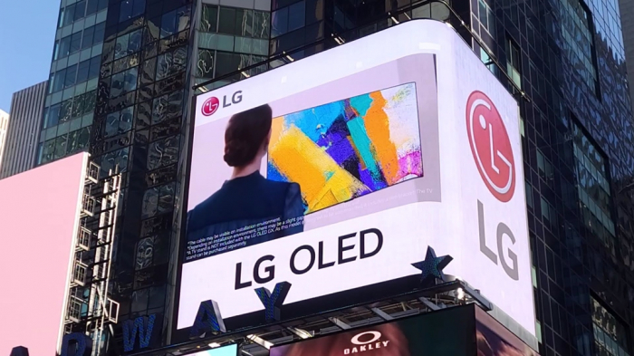 LG's　global　TV　market　share　reached　its　all-time　high　of　18.5%　in　2021.