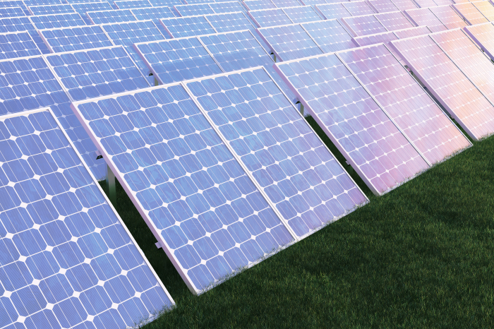 Solar　panels　(Photo:　Getty　Images　Bank)