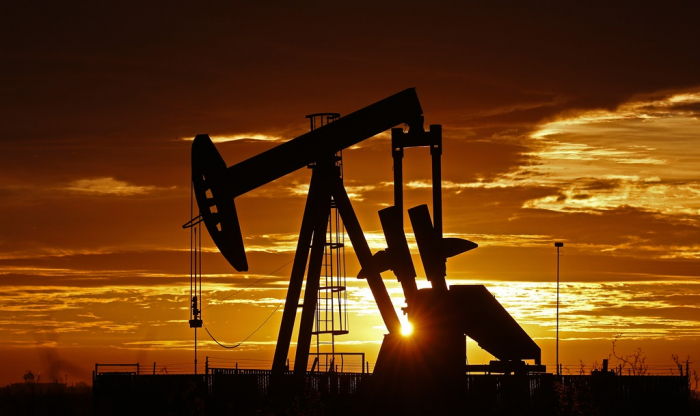 Pump　jacks　operate　in　the　oil　fields　near　Midland,　Texas　(Courtesy　of　Reuters,　Yonhap)