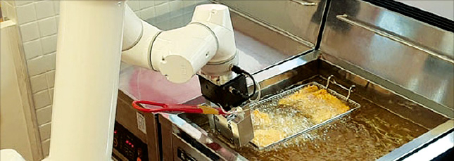 Robert　Chicken's　robotic　arm　can　fry　up　to　50　chickens　an　hour　(Courtesy　of　Robo　Arete)
