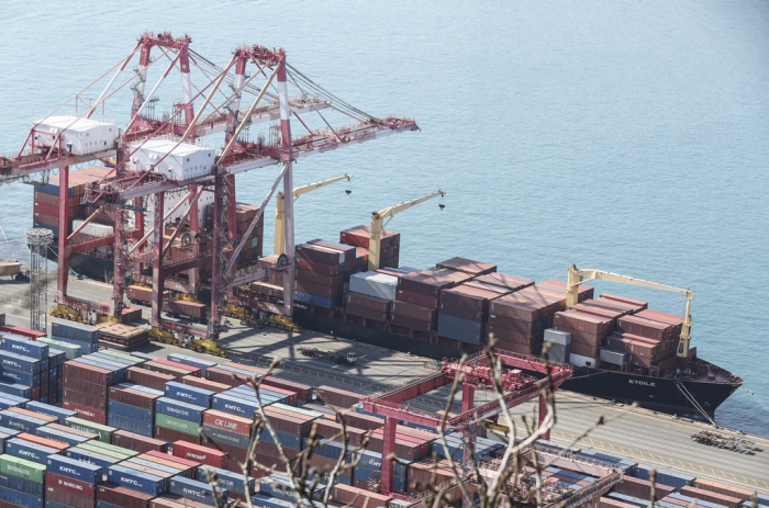 Container　terminals　at　the　Port　of　Busan,　South　Korea