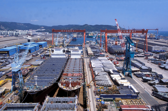 Hyundai　Heavy　Industries'　shipyard　in　Ulsan,　South　Korea
