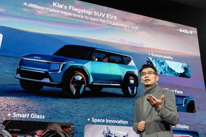 Kia　CEO　Song　Ho-sung　unveils　the　company's　2030　EV　vision