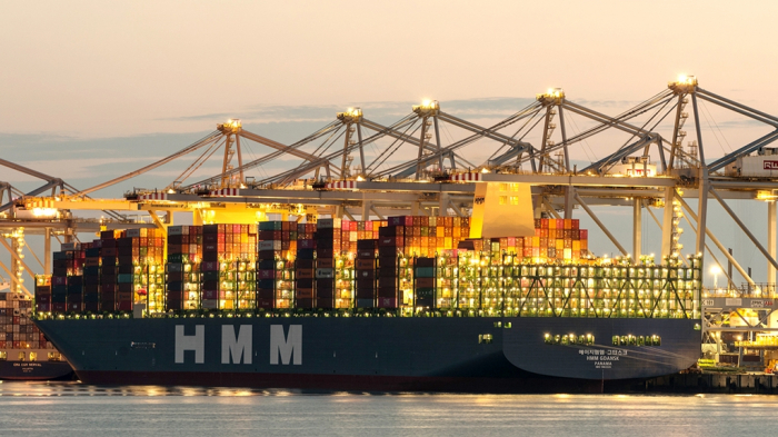 The HMM GDANSK, a container ship