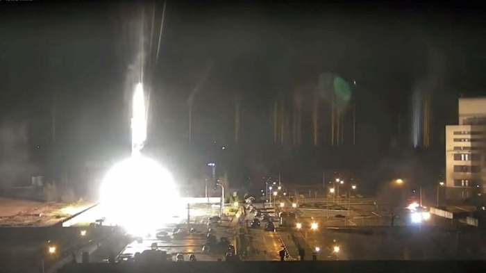 Surveillance camera footage shows a flare landing at the Zaporizhzhia nuclear power plant during shelling in Enerhodar, Zaporizhia Oblast, Ukraine on March 4, 2022, in this screengrab from a video obtained from social media (Courtesy of Reuters, Yonhap)