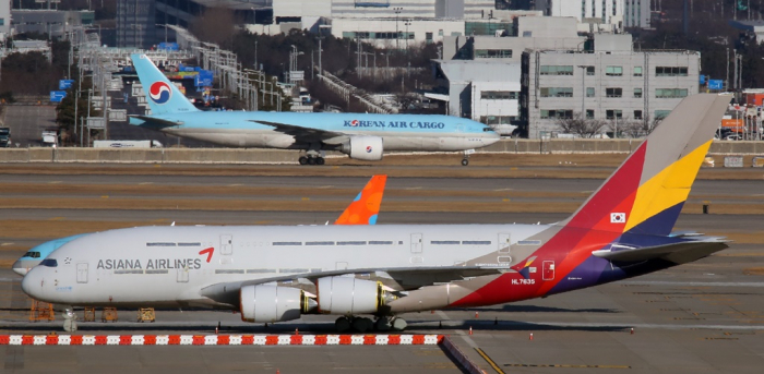 Asiana and Korean Air aircraft at Incheon International Airport
