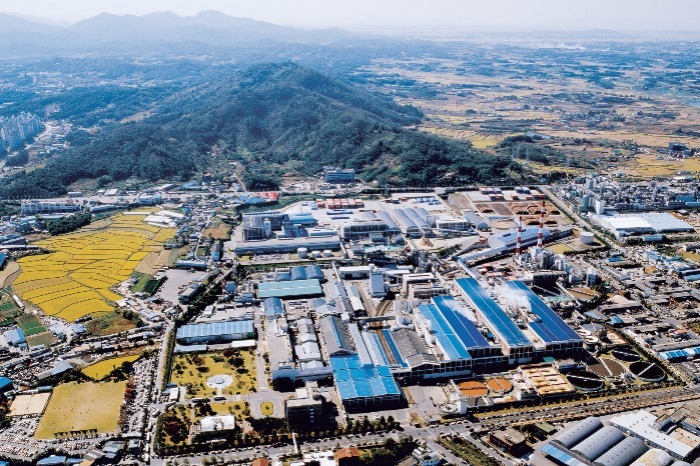 A　bird's-eye　view　of　Jeonju　Paper　headquarters,　the　top　pulp　company　of　Korea